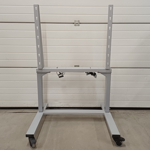 Motoriseeritud VESA kinnitus ratastel